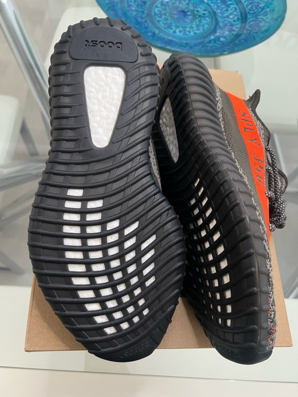 adidas Yeezy Boost 350 V2 - Carbon Beluga- Size Men’s 9.5 - Picture 4 of 7